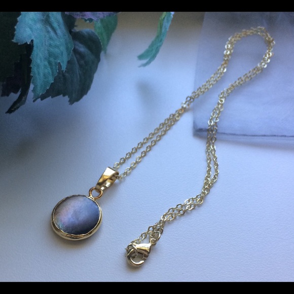 Dainty Mother-of-Pearl 18K Gold plated - Picture 6 of 6